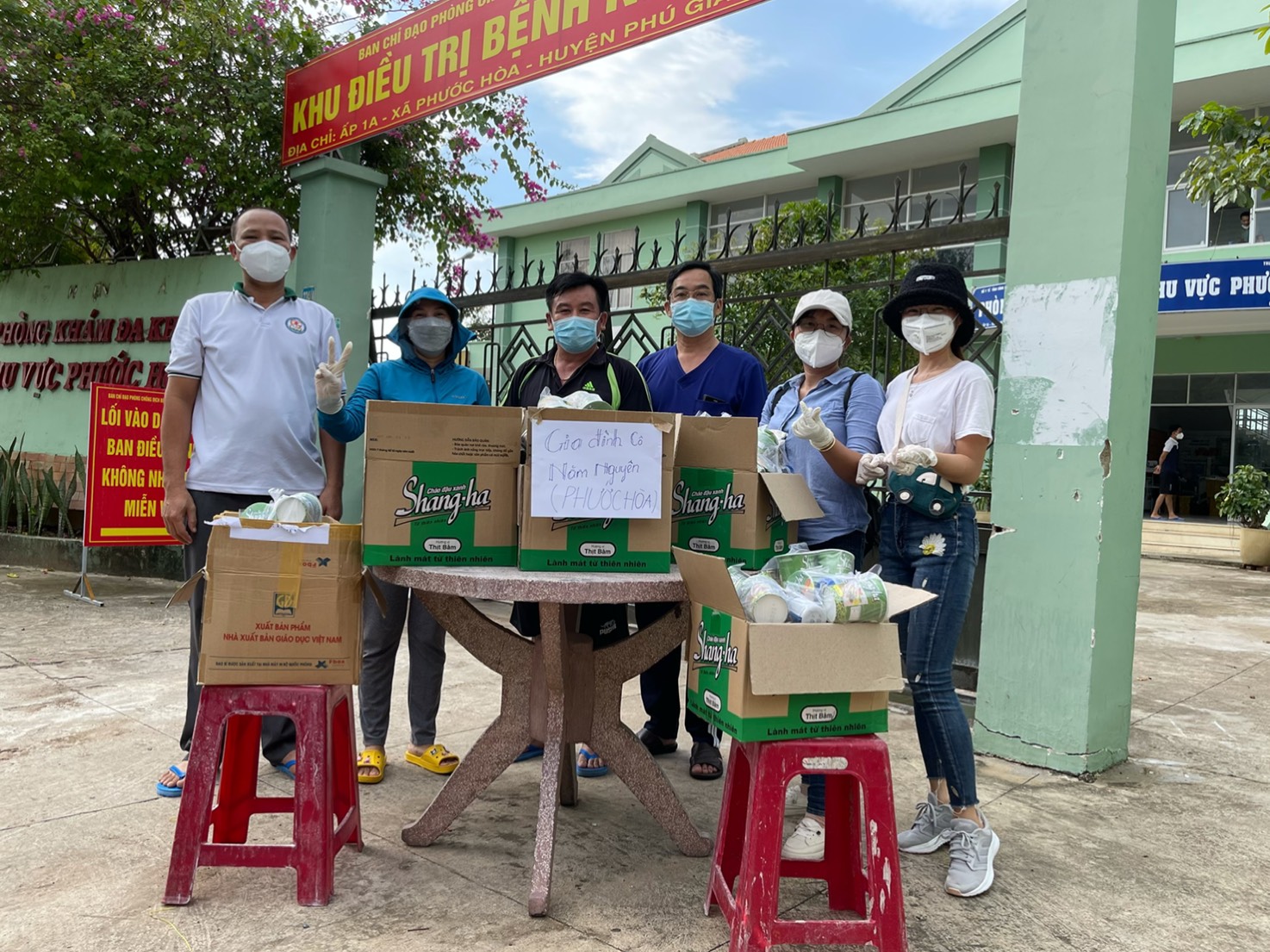 Hỗ trợ nhu yếu phẩm trong mùa dịch