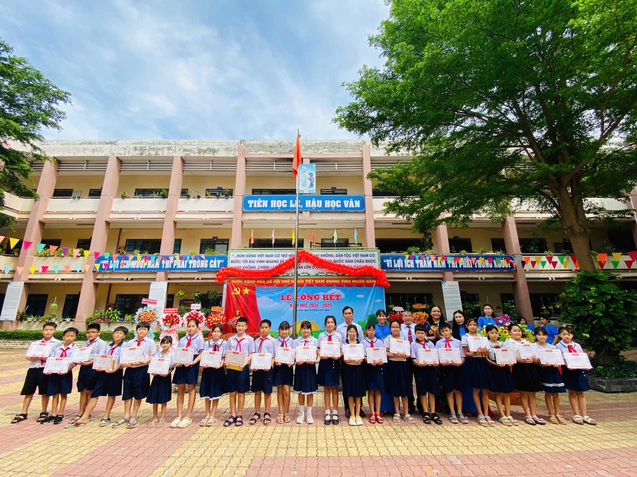 18b9d406e8b95de704a812