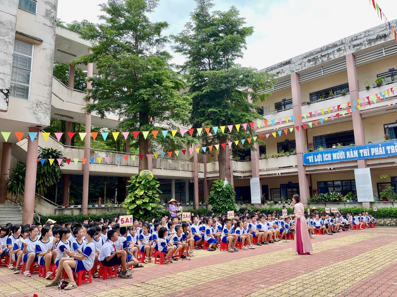 37584816251829278878